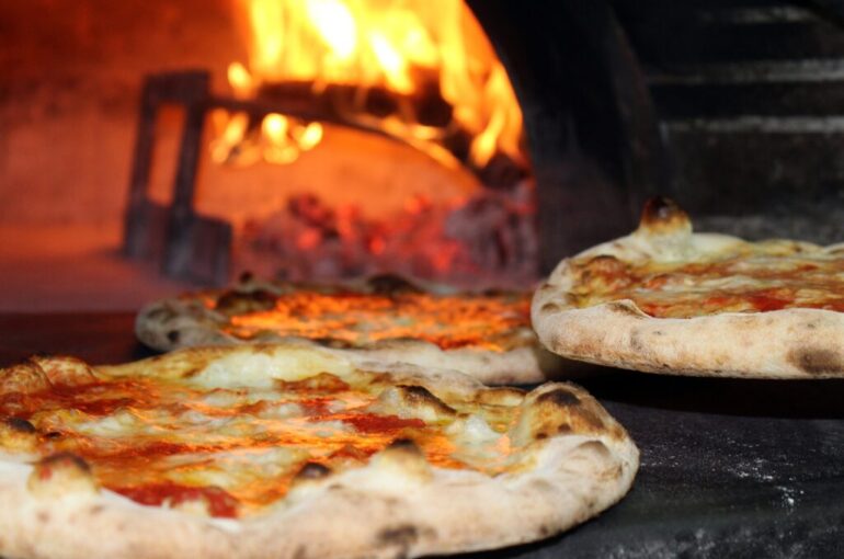 come diventare pizzaiolo: pizze in forno