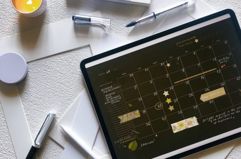 Come Usare L'intelligenza Artificiale Visuale E Scritta Nella Stesura Di Un Piano Editoriale